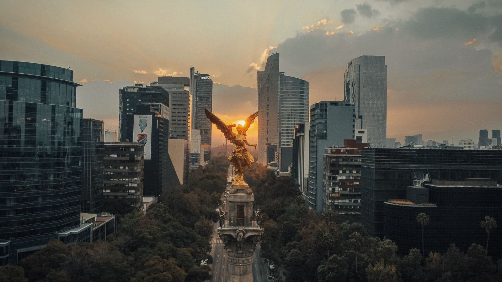 El Ángel de la Independencia en Ciudad de México al atardecer